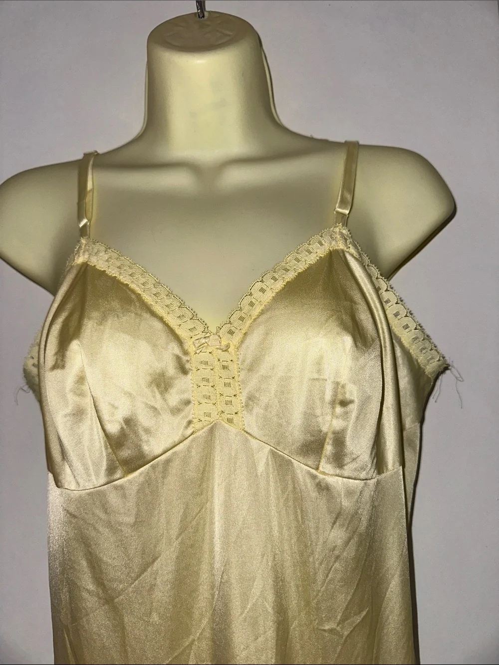 Vintage 60s Vanity Fair Pale Yellow Nylon Slip with Lace Trim - Picture 2 of 7